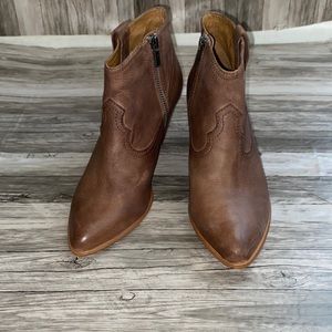 Womens  Frye Brown Leather Botties size 7